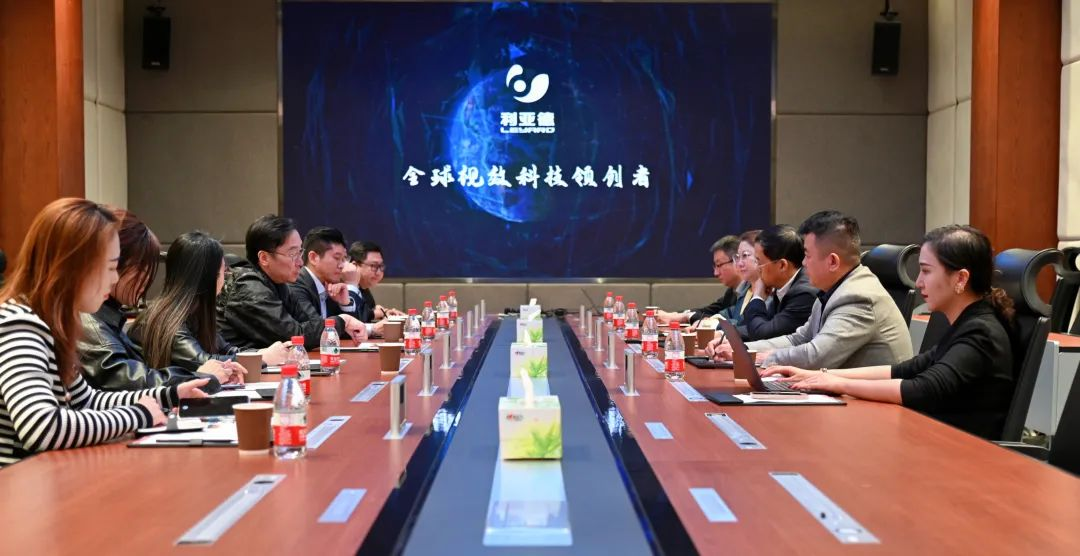 陆川导演到访必赢亚洲，，，，，解锁文化+科技融合新路径